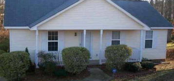 8 Queens St, Fountain Inn, SC 29644