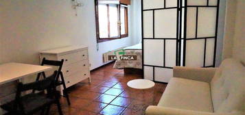 Estudio de alquiler en Salesas - Foncalada - Campoamor