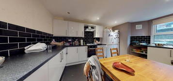 6 bedroom terraced house