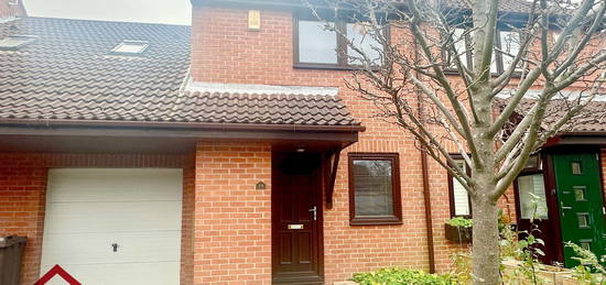 Town house to rent in Claytons Drive, Lenton NG7