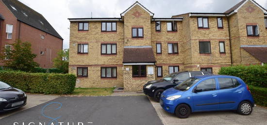 Flat to rent in Scammell Way, Watford WD18