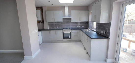 4 bed semi-detached house to rent