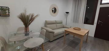 Apartamento de alquiler en Calle Cronista Salcedo Hierro, Ollerías - San Cayetano