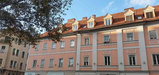 Tolle 3 Zimmer Wohnung mit Gemeinschaftsbalkon im Zentrum von Graz. Ideal für WG.