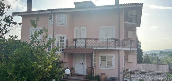 Villa in vendita in via Michele Torcia