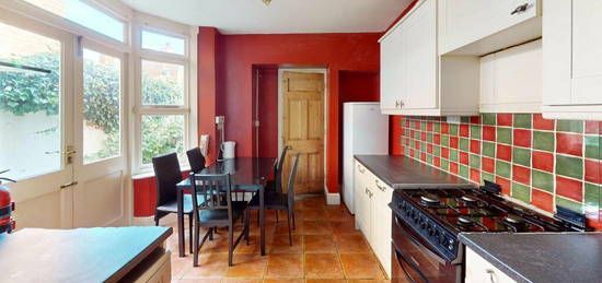 6 bedroom terraced house