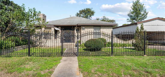 14338 Nat St, Houston, TX 77085