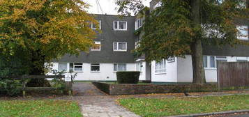 Flat to rent in Stanmore, Harrow HA7