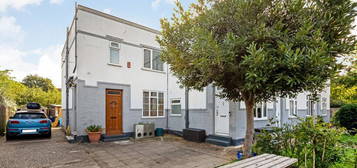 Maisonette to rent in Ingleborough Street, Brixton SW9