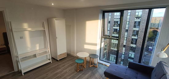 Flat to rent in Woden Street, Salford M5