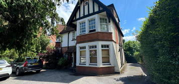 Flat to rent in Boyn Hill Avenue, Maidenhead SL6