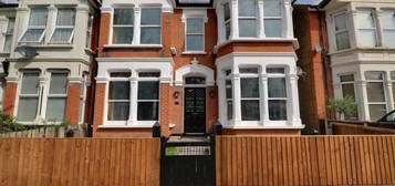 4 bed semi-detached house to rent