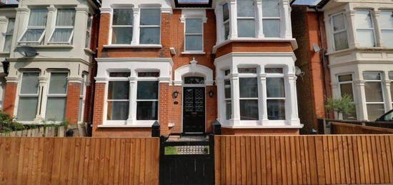 4 bed semi-detached house to rent