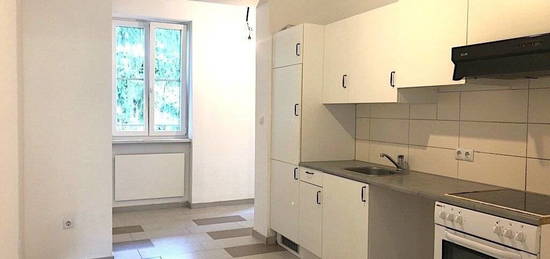 Top Preis! Schöne 2,5 Zimmer-Wohnung mit ca. 12,50 m2 großem Balkon!