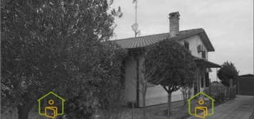 Villa all'asta in via Aldo Moro, 17