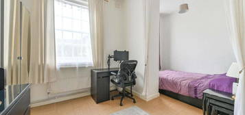 Studio flat for sale