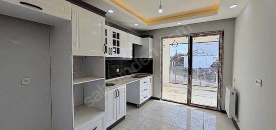 RUMELİDE AZ KATLI 95 m2 ARAKAT 2+1 LÜKS SIFIR DAİRE