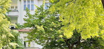 Geräumige Zwei-Zimmer-Altbauwohnung am Volkspark Wilmersdorf