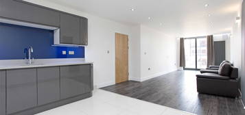 Flat to rent in Copperfield Road, Mile End, London E3