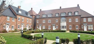 Flat to rent in Avian Avenue, Frogmore, St Albans AL2