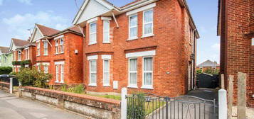 6 bedroom detached house