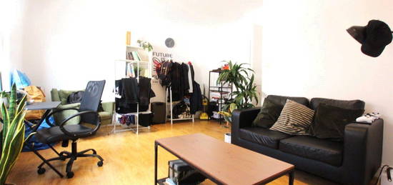 Flat to rent in Settles Street, London E1