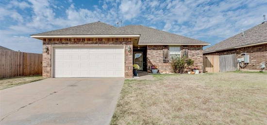 10617 SW 32nd St, Yukon, OK 73099