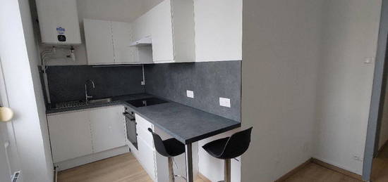 Appartement deux pièces rénové 43m2 face à la Gare d'Oullins