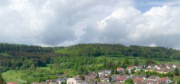 Schöne 2-Zimmer-Wohnung mit Balkon, Stellplatz UND Garage