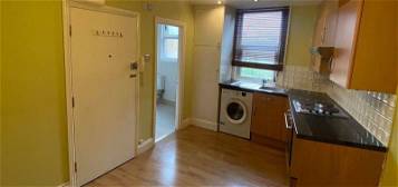 Studio to rent in High Road, London NW10