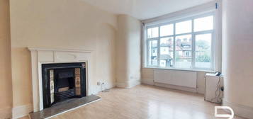 Studio to rent in Glossop Road, Sanderstead, South Croydon CR2