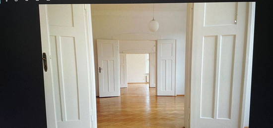 Altbau 7 zimmer 220m2 WG - geeignet