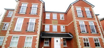 Flat to rent in Walmersley Road, Bury BL9