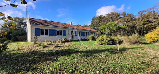 LA GARNACHE , maison de 140 m² avec près de 170 m² de dépendance !