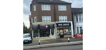 Flat to rent in Cranbrook Road, Ilford IG6