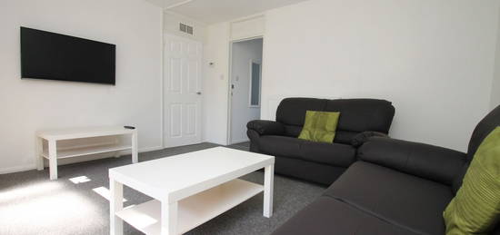 3 bed flat to rent