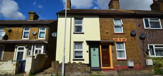 End terrace house to rent in Crown Road, Sittingbourne, Kent ME10