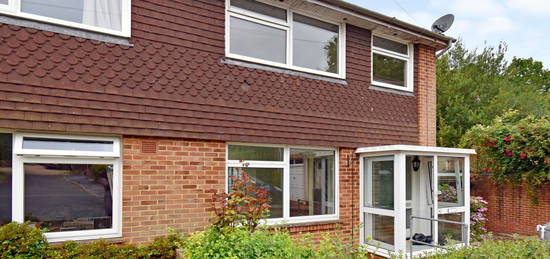 Semi-detached house to rent in Albany Drive, Bishops Waltham, Southampton SO32