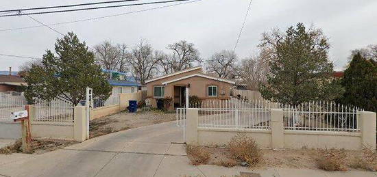 2900 William St SE, Albuquerque, NM 87102