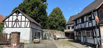 Renovierungsbedürftiges Zweifamilienhaus in Lollar/Odenhausen