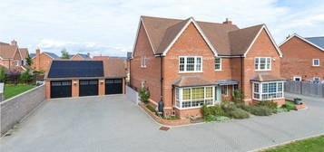 5 bed detached house for sale