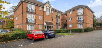 Flat for sale in Shaw Park, Crowthorne, Berkshire RG45