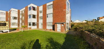 2 bedroom ground floor flat for sale