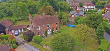 6 bedroom detached house