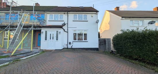 Property to rent in Muirfield Road, Watford WD19