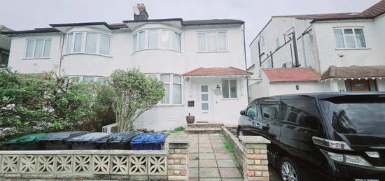 6 bedroom semi-detached house for sale