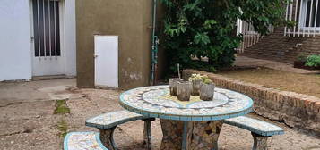 Casa en Uranga Alquiler 2 Dorm.. Patios. Pileta.