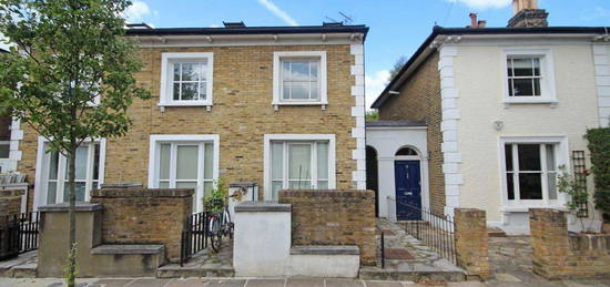 Flat to rent in Sheendale Road, Richmond TW9