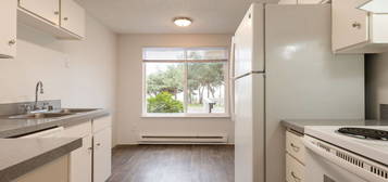 Harborview East: Leasing Specials! Updated 1 & 2-Bedroom Apartments in Tacoma, Tacoma, WA 98404