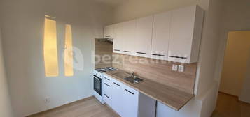 Pronájem bytu 3+1 60 m², 1. máje,